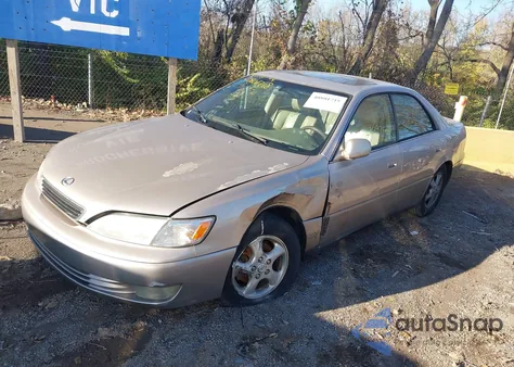1998 Lexus Es 300 z USA, uszkodzony, nr VIN JT8BF28G8W5048473